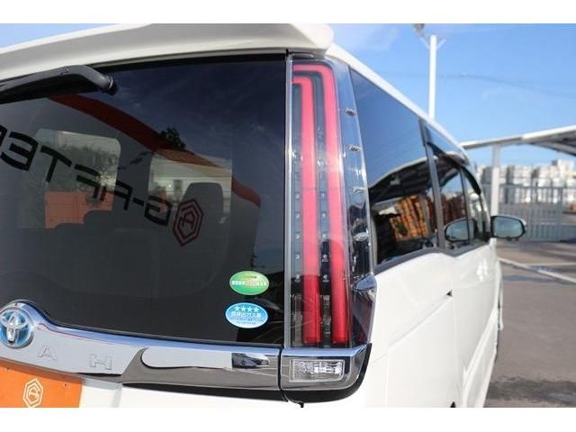 Toyota NOAH HYBRID 2017-08 9471-6