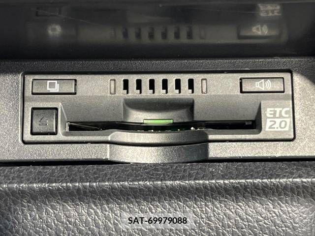 Toyota VOXY 2019-07 370397-7