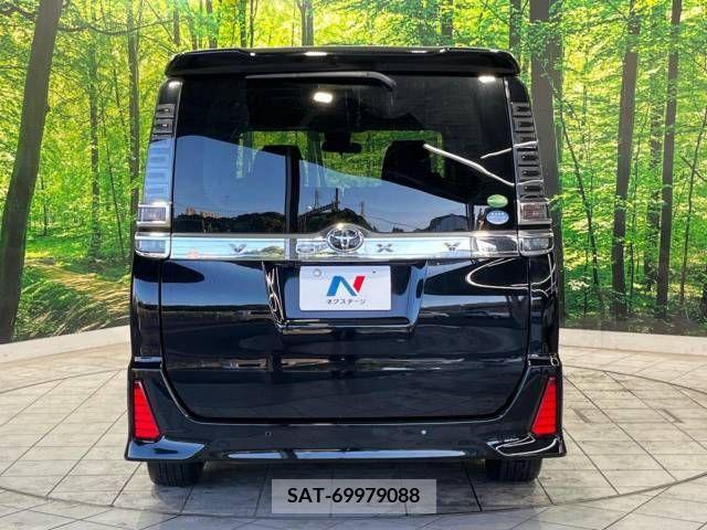 Toyota VOXY 2019-07 370397-16