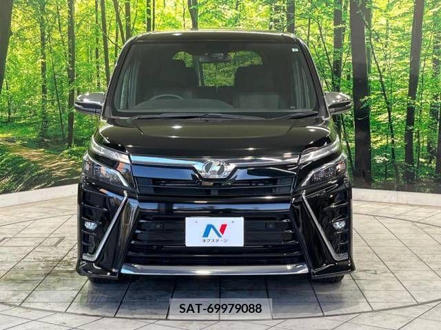 Toyota VOXY 2019-07 370397-15