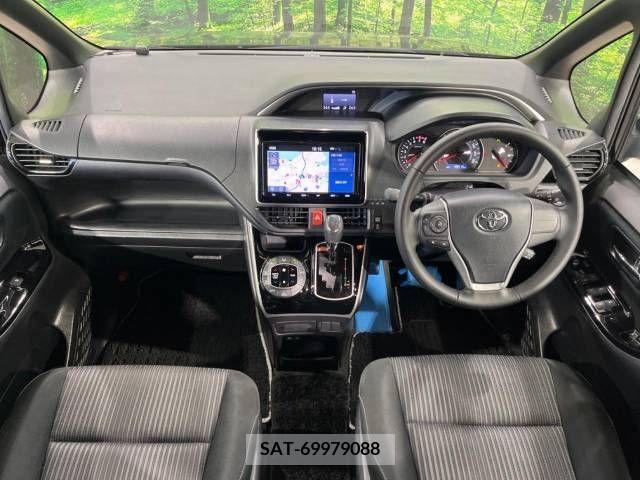 Toyota VOXY 2019-07 370397-1