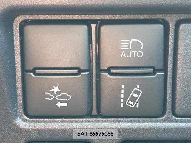 Toyota VOXY 2019-07 370397-5