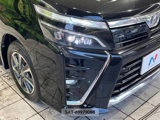 Toyota VOXY 2019-07 370397-13