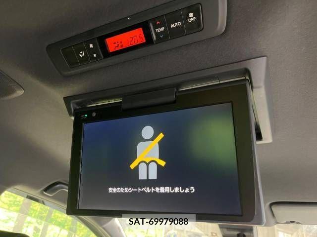 Toyota VOXY 2019-07 370397-4