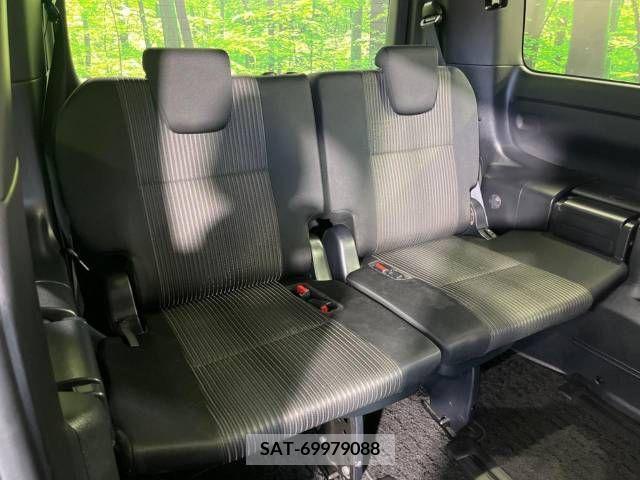 Toyota VOXY 2019-07 370397-10