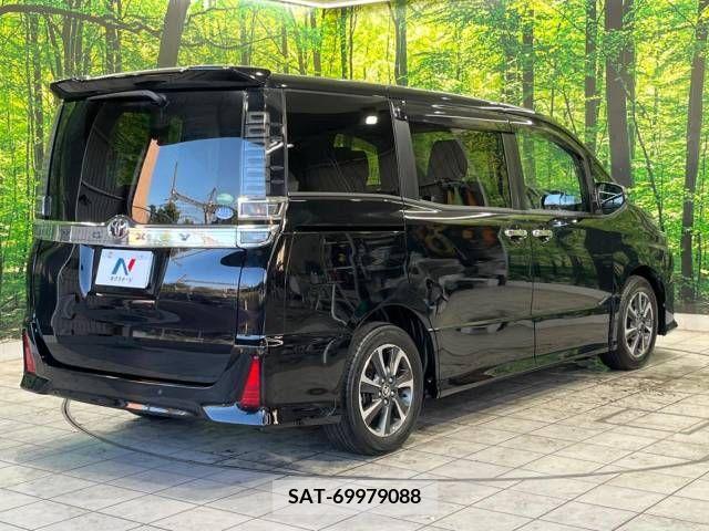 Toyota VOXY 2019-07 370397-18