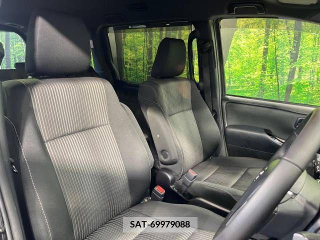 Toyota VOXY 2019-07 370397-8