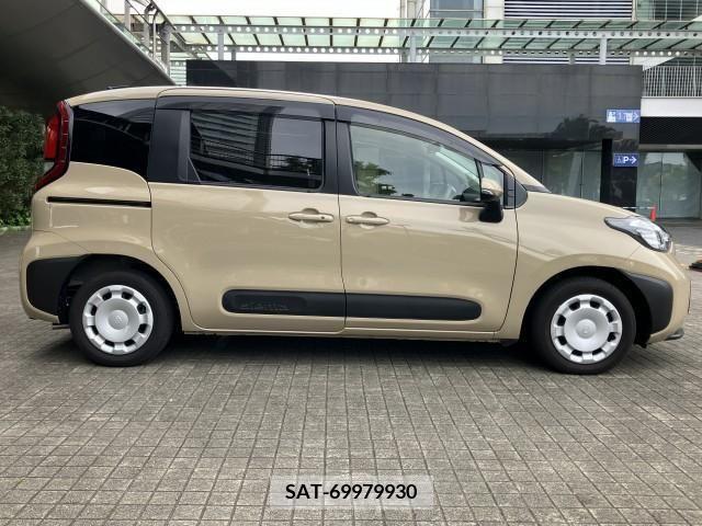 Toyota SIENTA 2023-07 374932-6