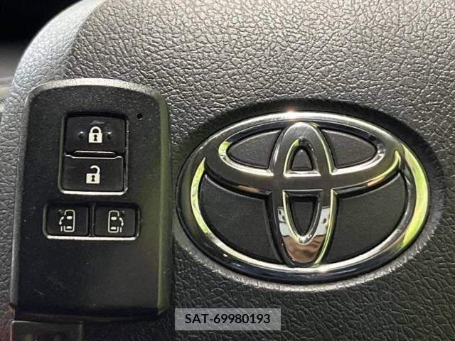 Toyota SIENTA 2017-08 386771-7