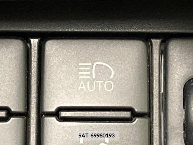 Toyota SIENTA 2017-08 386771-6