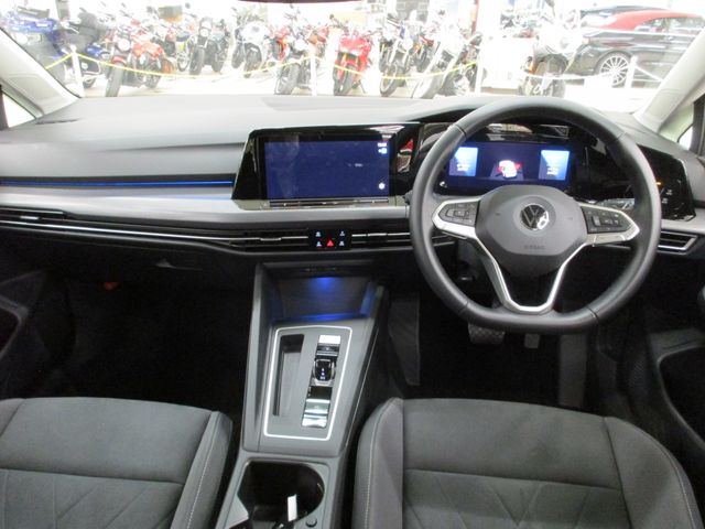 VolksWagen GOLF 2021-06 14547-1