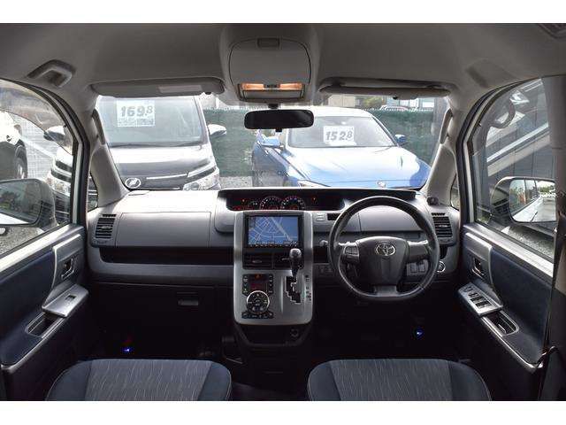 Toyota VOXY 2012-01 192658-1