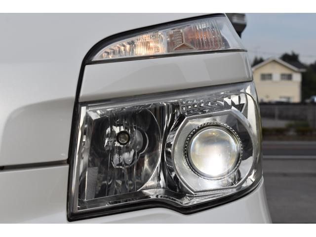 Toyota VOXY 2012-01 192658-19