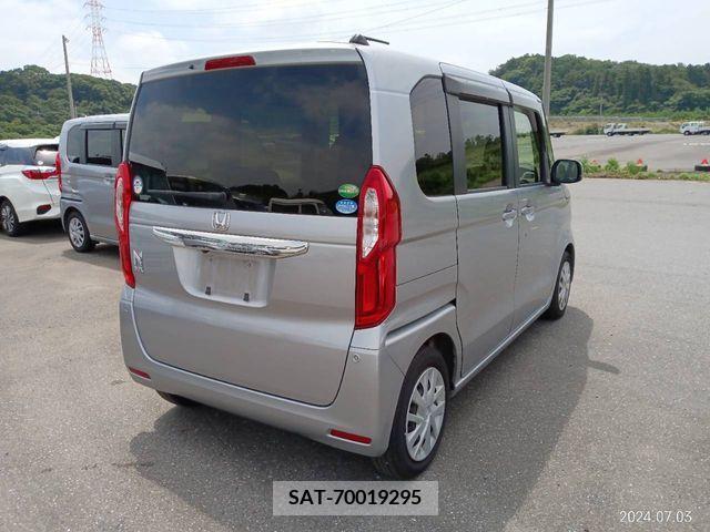 Honda N BOX 2018-06 335116-1