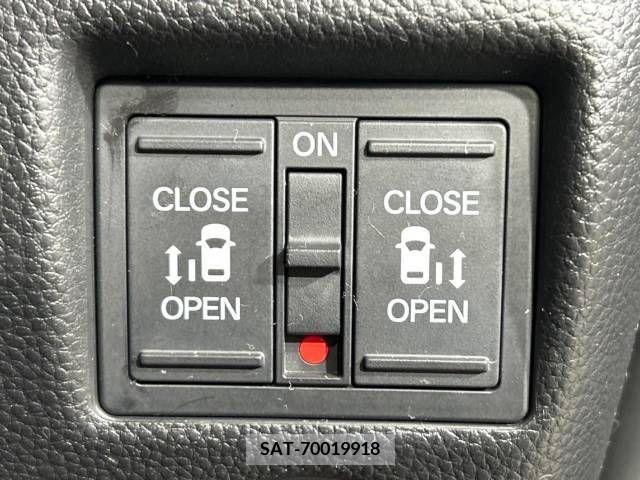 Honda N BOX CUSTOM 2018-05 278897-4