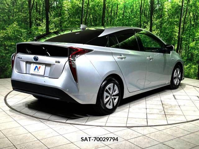 Toyota PRIUS 2016-07 330108-17