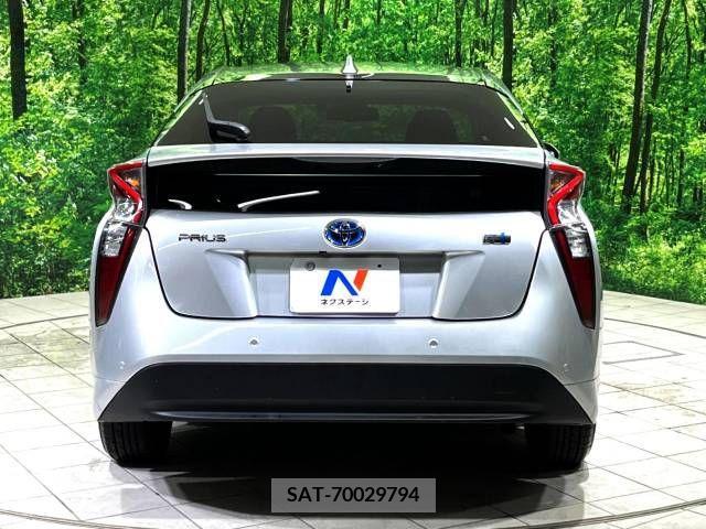 Toyota PRIUS 2016-07 330108-15