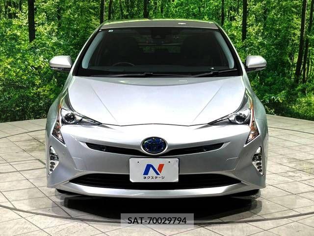 Toyota PRIUS 2016-07 330108-14