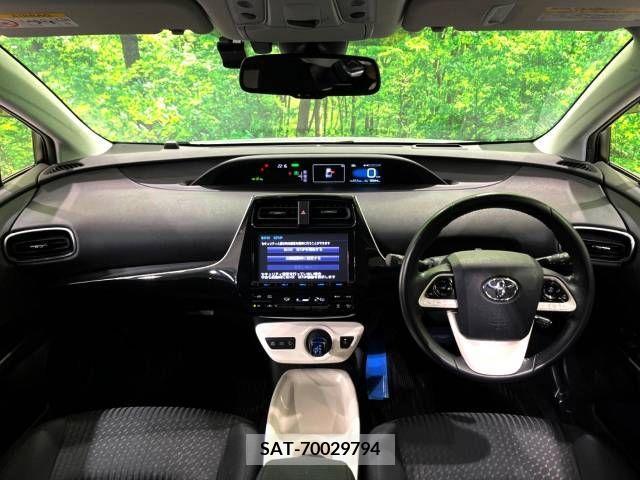 Toyota PRIUS 2016-07 330108-1