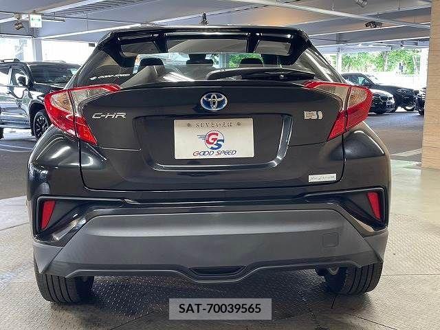 Toyota C-HR 2017-05 322953-12