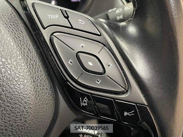 Toyota C-HR 2017-05 322953-6
