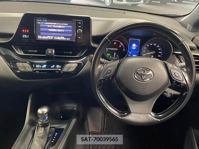 Toyota C-HR 2017-05 322953-1