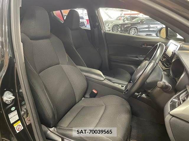 Toyota C-HR 2017-05 322953-8