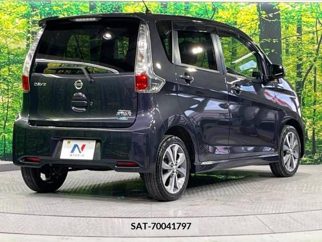 Nissan DAYZ 2013-09 358952-17