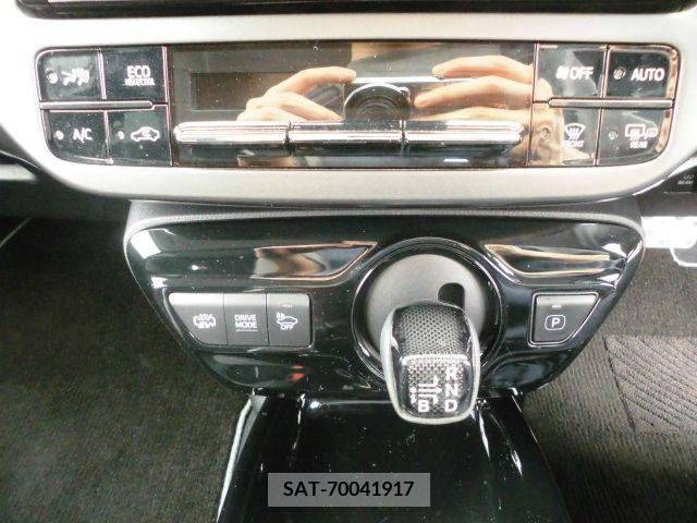 Toyota PRIUS PHV 2018-03 256941-11