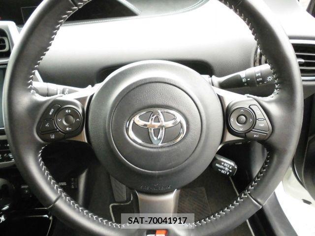 Toyota PRIUS PHV 2018-03 256941-12