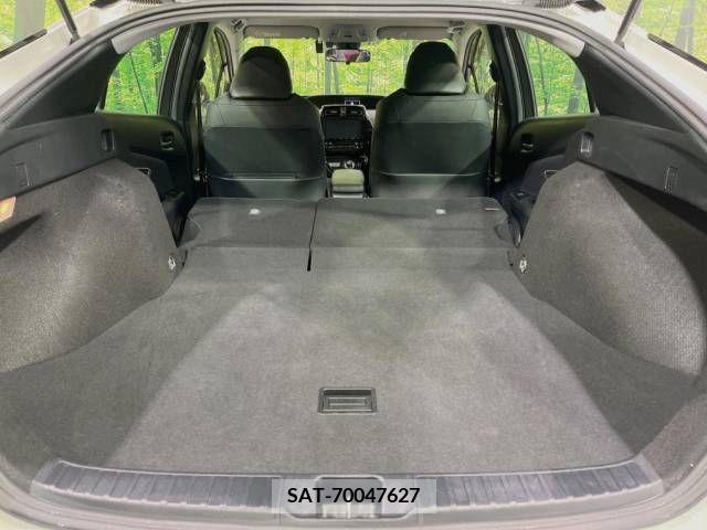 Toyota PRIUS 2019-04 217349-12