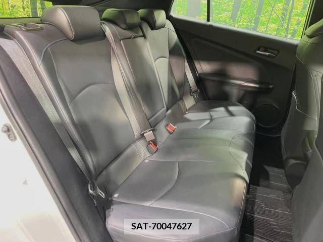 Toyota PRIUS 2019-04 217349-11