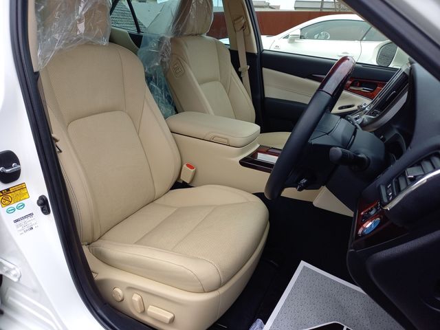 Toyota CROWN MAJESTA 2014-09 835-10