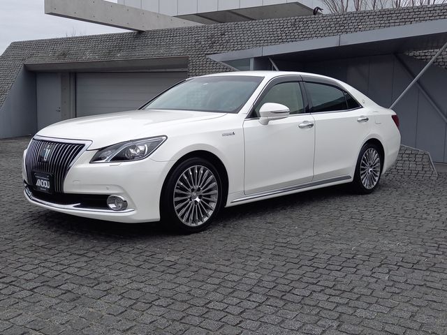 Toyota CROWN MAJESTA 2014-09 835-1