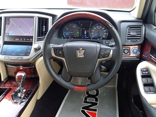 Toyota CROWN MAJESTA 2014-09 835-12