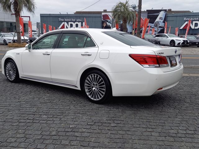 Toyota CROWN MAJESTA 2014-09 835-3