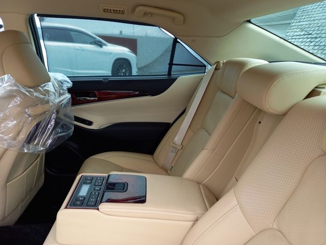Toyota CROWN MAJESTA 2014-09 835-20