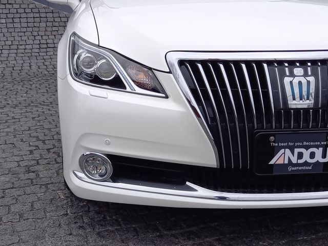 Toyota CROWN MAJESTA 2014-09 835-5