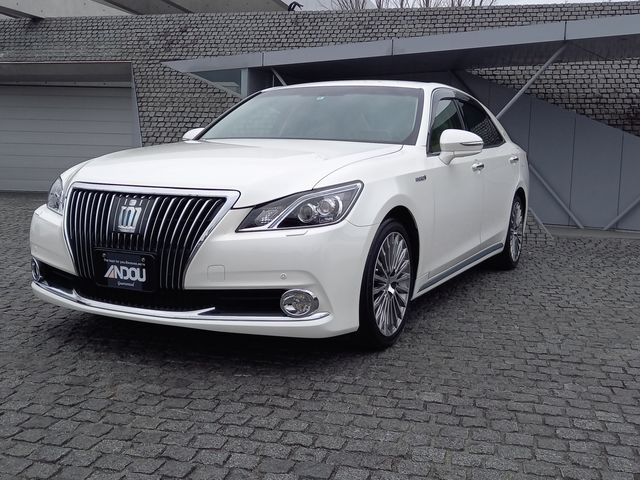 Toyota CROWN MAJESTA 2014-09 835-0
