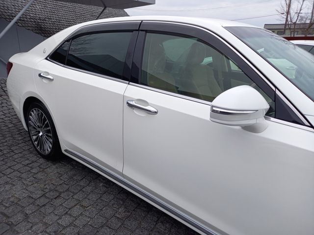 Toyota CROWN MAJESTA 2014-09 835-4