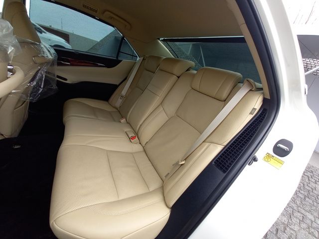 Toyota CROWN MAJESTA 2014-09 835-21