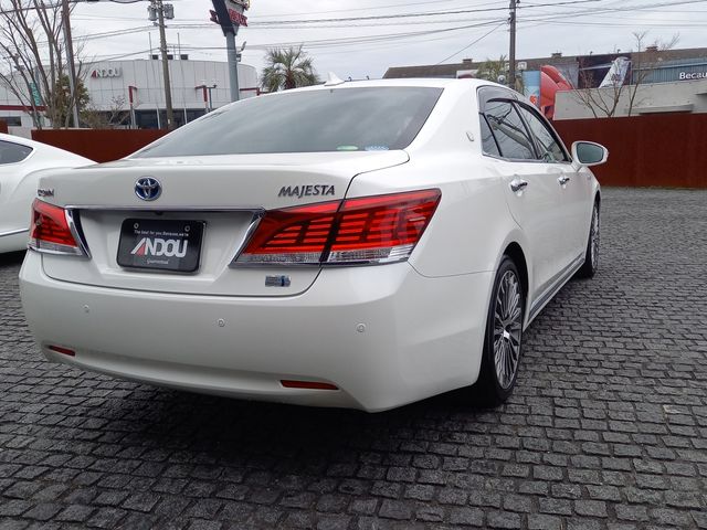 Toyota CROWN MAJESTA 2014-09 835-6