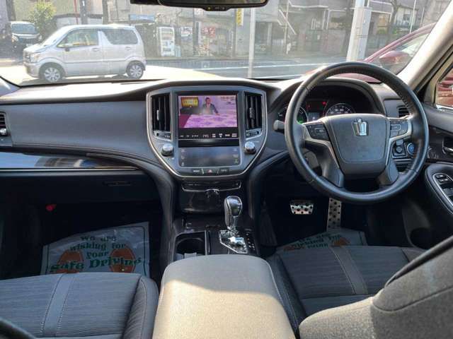 Toyota CROWN SEDAN 2014-01 196599-8