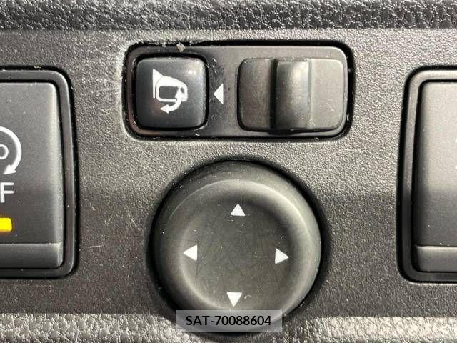 Nissan NOTE 2019-04 302447-6