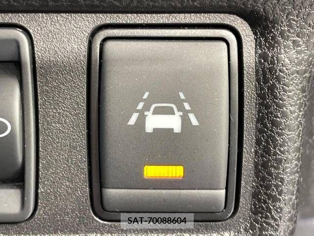 Nissan NOTE 2019-04 302447-3