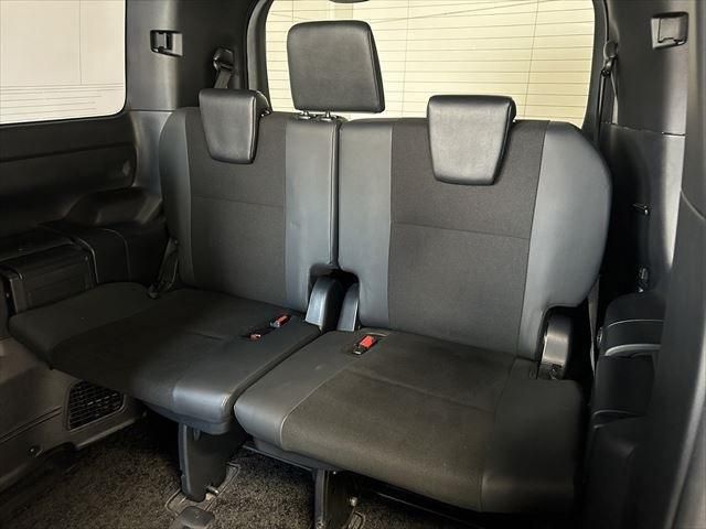 Toyota NOAH 2019-01 187079-24