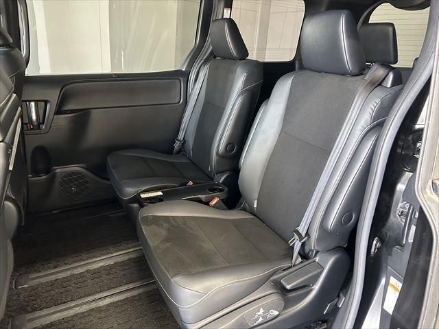 Toyota NOAH 2019-01 187079-23