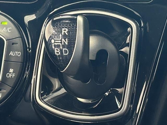 Toyota NOAH 2019-01 187079-27
