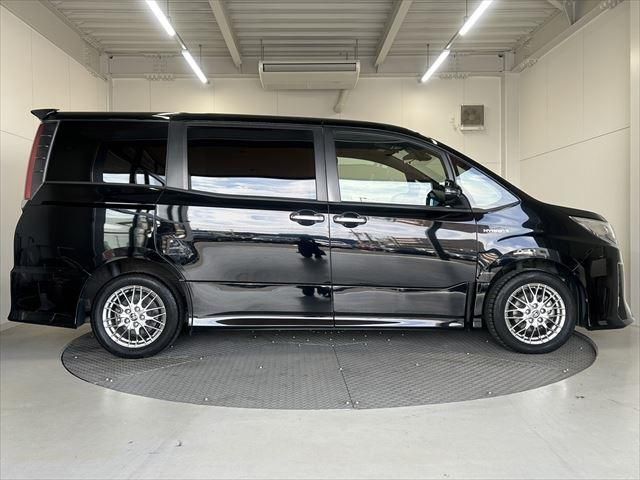 Toyota NOAH 2019-01 187079-3