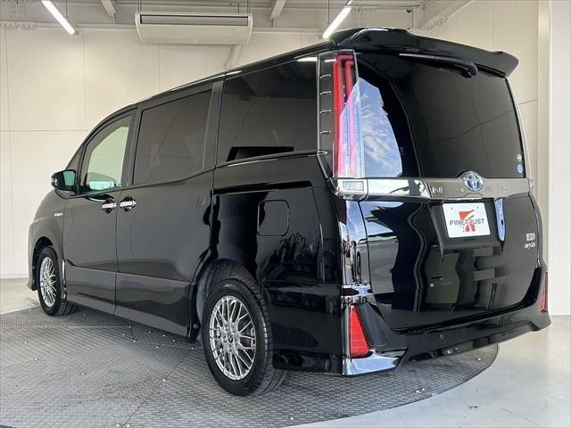 Toyota NOAH 2019-01 187079-6